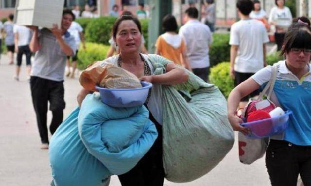 2025新澳门王中王正版和高考结束集体找妈妈与高考后和老妈准备回家